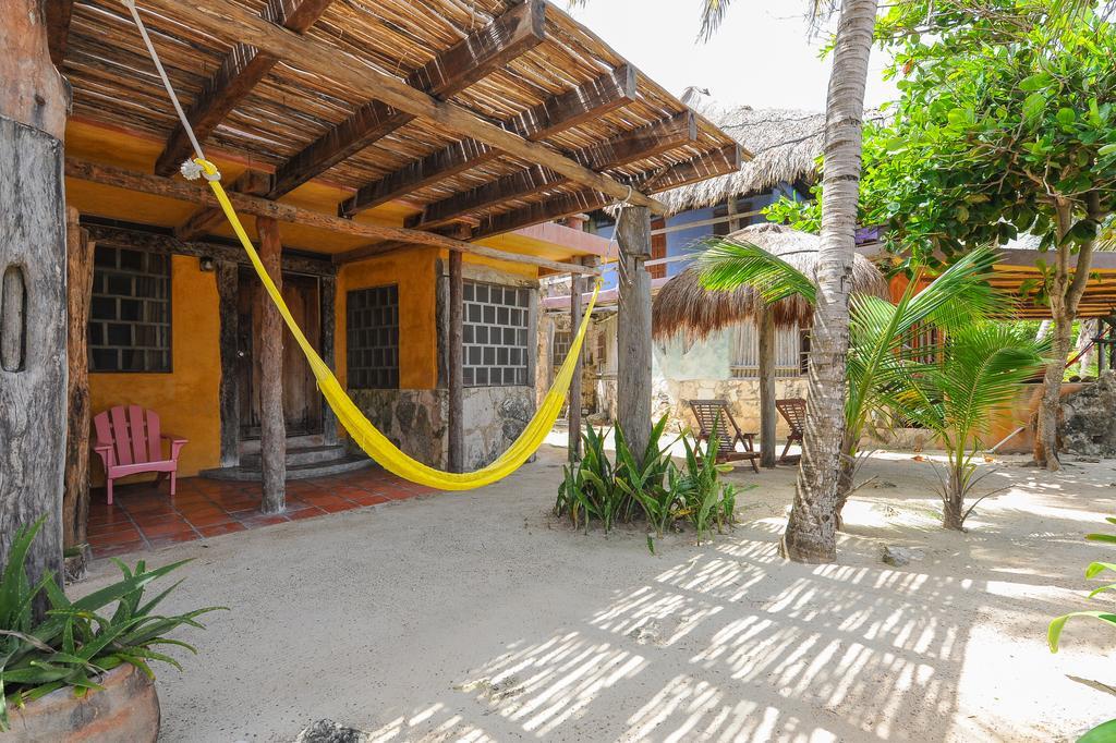Jungle Room,442380987:JPEG
